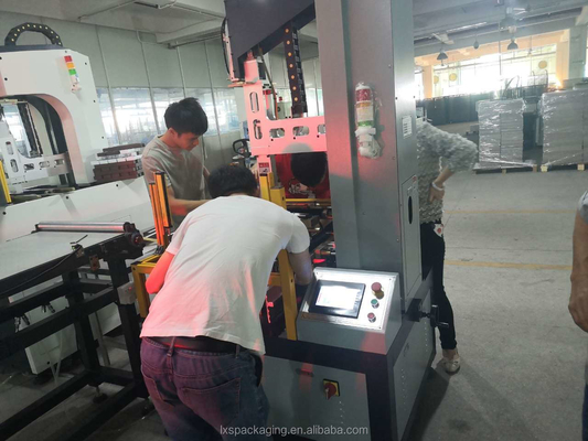 Máy làm hộp giày có độ chính xác cao 0.6Mpa Cấp khí nén