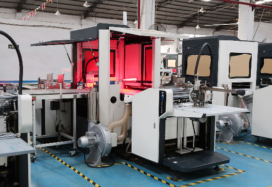 Máy làm hộp cứng tự động cho đồng hồ đồ chơi giày điện thoại với vị trí trực quan