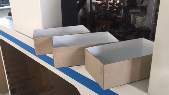 Máy dán góc hộp nước hoa 920kg Máy dán thùng carton