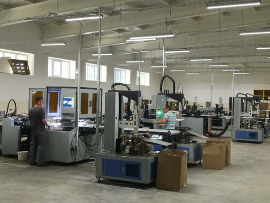 Các tông 30 cái / phút Máy định hình hộp cứng 891kg Nước hoa Mỹ phẩm