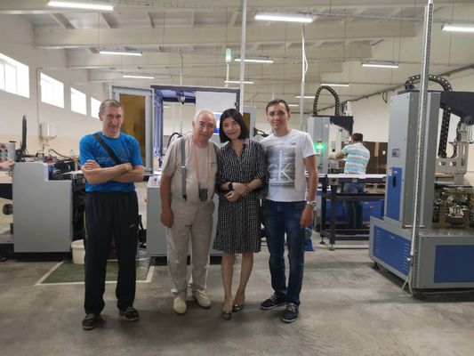 Máy làm hộp cứng di động với tốc độ 26pc mỗi phút Máy làm hộp quà tặng