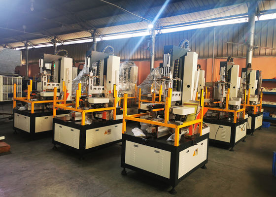 Máy định hình hộp cứng cứng 950kg bán tự động 30 chiếc / phút cho hộp trang sức quà tặng