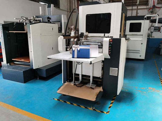 Máy làm hộp đóng gói hộp vuông cứng cáp với hiệu suất đẹp và chức năng tốt