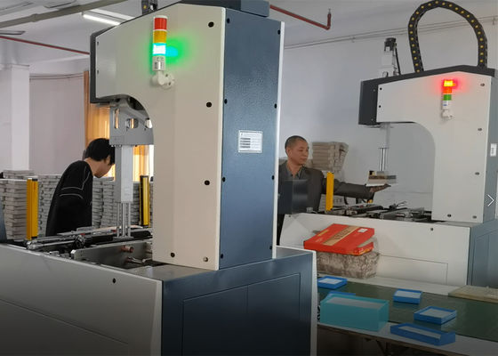 Máy đóng gói hộp cứng một giai đoạn Chiều dài gấp mép 1mm 100mm