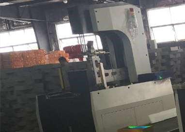 Máy đóng gói hộp trang sức tự động với tốc độ 20 chiếc mỗi phút cho hộp đồng hồ bìa cứng