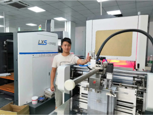 Máy làm nóng 8KW Chiều dài 50 - 350mm Máy làm hộp cứng